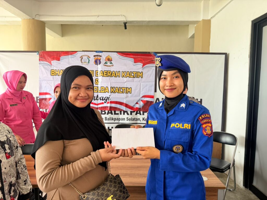 Polwan dan Bhayangkari Polda Kaltim Berbagi, Hadirkan Kepedulian untuk Masyarakat WhatsApp Image 2026 10 02 at 11.42.36