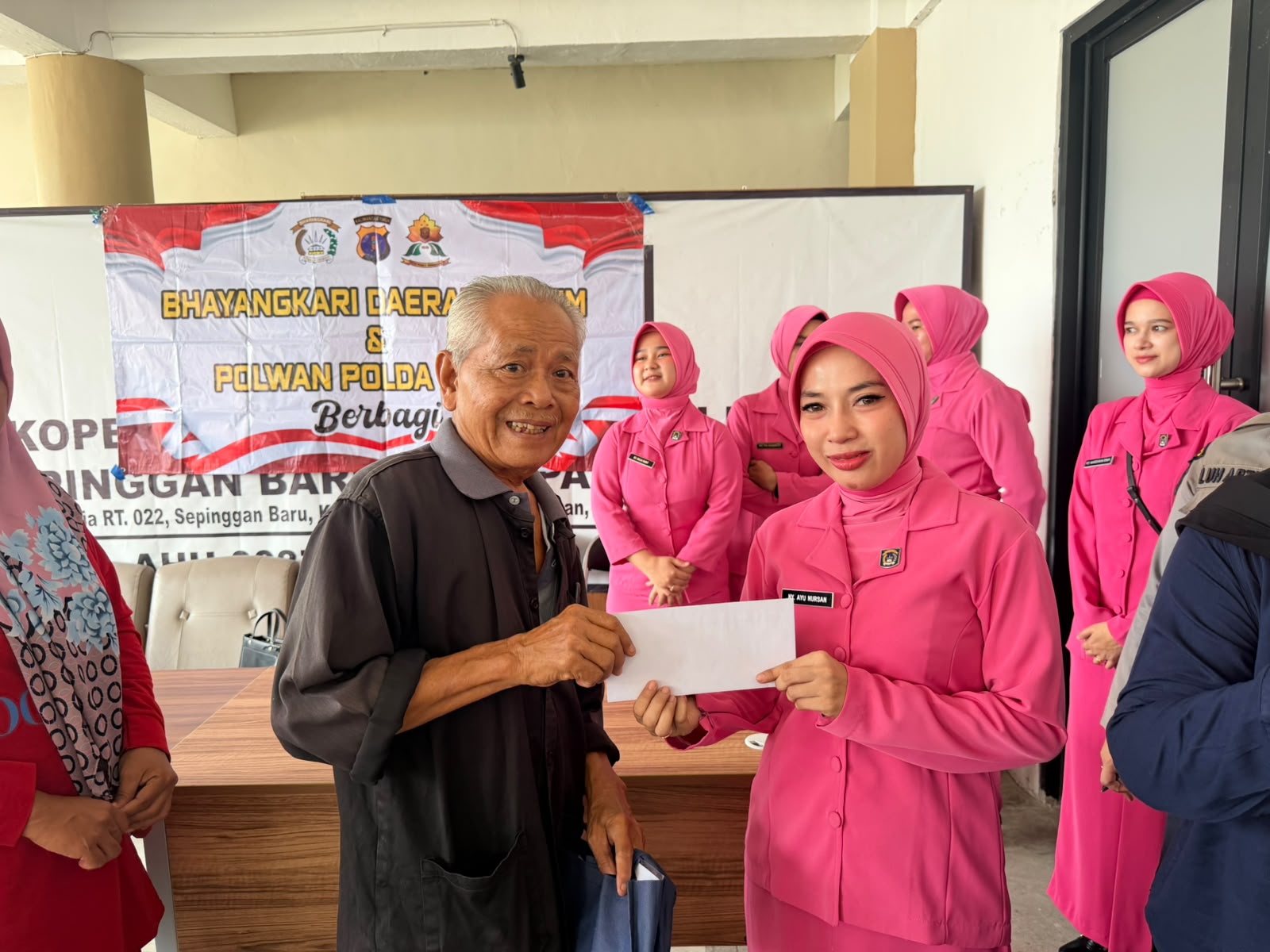 Polwan dan Bhayangkari Polda Kaltim Berbagi, Hadirkan Kepedulian untuk Masyarakat 1 WhatsApp Image 2026 10 02 at 11.42.361 1
