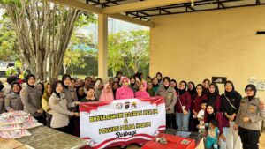 Polwan Polda Kaltim dan Bhayangkari Salurkan 120 Karung Beras untuk Warga Balikpapan Selatan 1 WhatsApp Image 2026 10 10 at 11.46.51