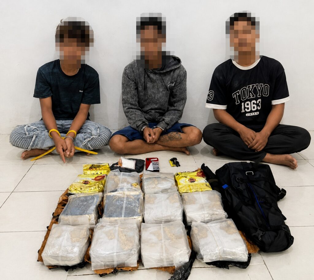 Ditresnarkoba Polda Kaltim Amankan Tiga Pemuda, Sita Sabu Seberat 12,5 Kilogram di Samarinda WhatsApp Image 2026 10 10 at 17.07.18