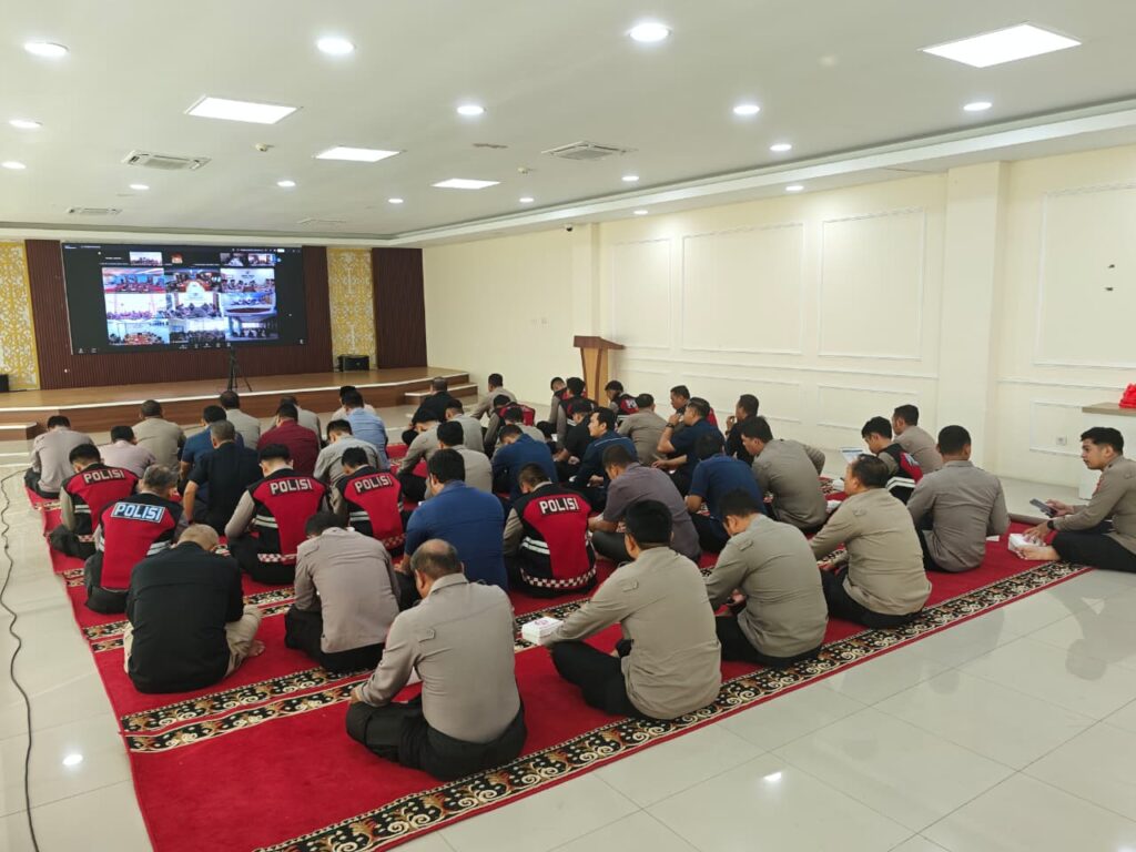 Polres Berau Perkuat Integritas Personel melalui Pembinaan Rohani dan Mental WhatsApp Image 2026 10 15 at 11.55.41