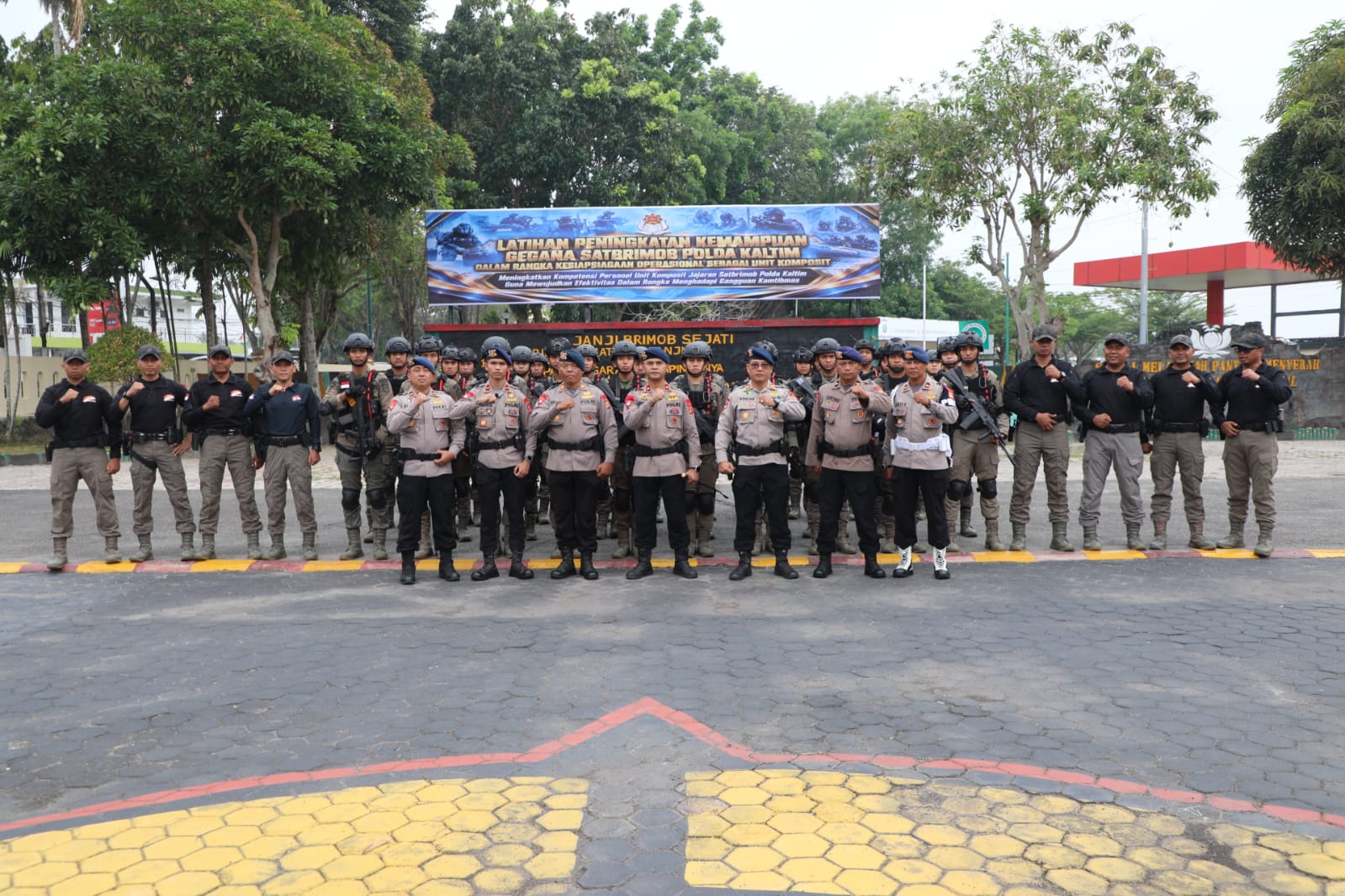 Tingkatkan Kesiapsiagaan Operasional, Danden Gegana Pimpin Pembukaan Latihan Peningkatan Kemampuan Satbrimob Polda Kaltim 1 WhatsApp Image 2026 10 19 at 11.25.28