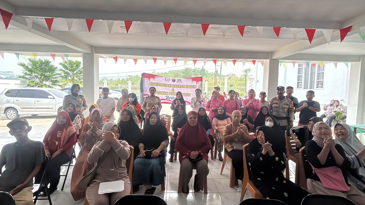 Polwan Itwasda Polda Kaltim Bersama Bhayangkari Berbagi, Salurkan Bantuan Sosial kepada Warga Kariangau 2 WhatsApp Image 2026 10 19 at 14.55.51 2