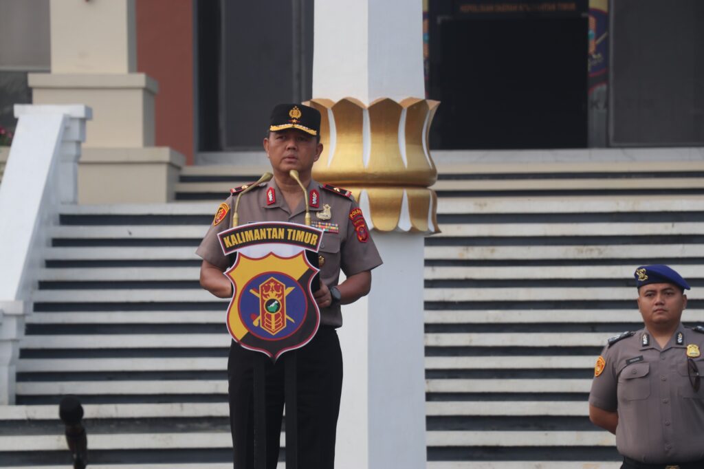 Pimpin Apel Pagi, Wakapolda Kaltim Tekankan Pentingnya Disiplin Personel WhatsApp Image 2026 10 20 at 10.02.56