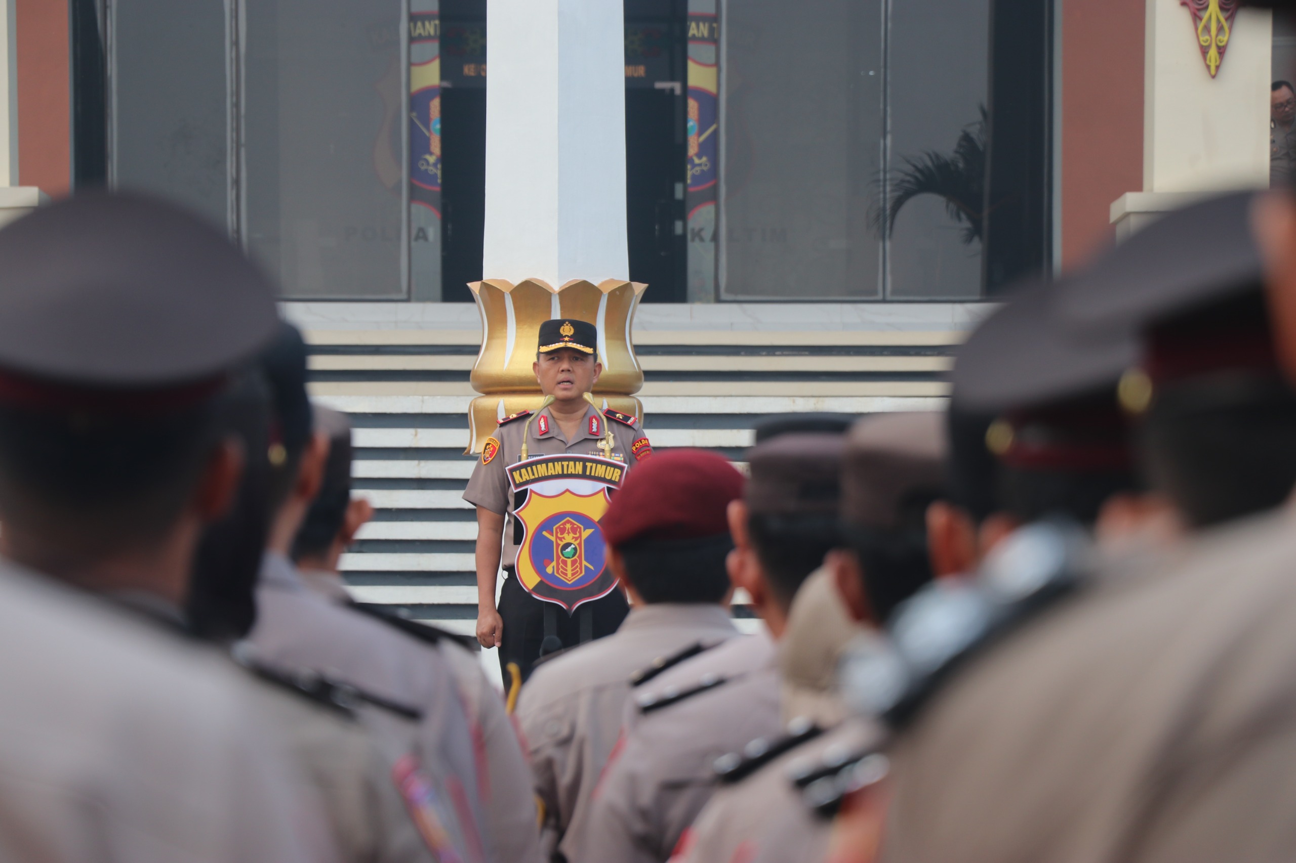 Pimpin Apel Pagi, Wakapolda Kaltim Tekankan Pentingnya Disiplin Personel 1 WhatsApp Image 2026 10 20 at 10.02.59
