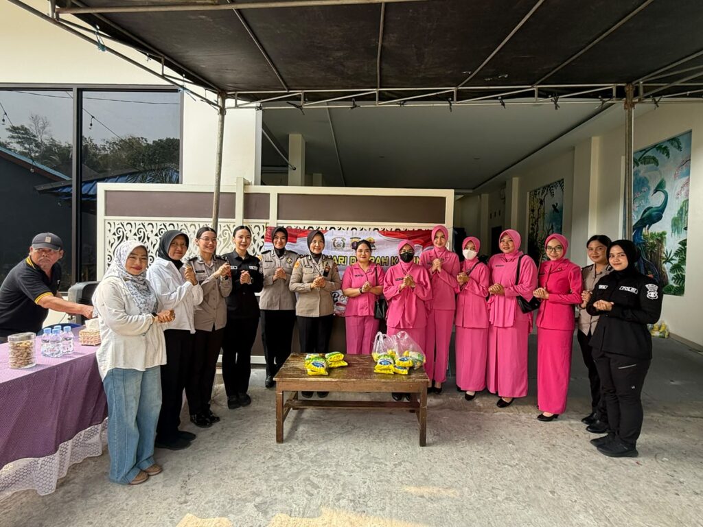 Polwan Polda Kaltim dan Bhayangkari Berbagi, Salurkan Bantuan kepada Warga Balikpapan WhatsApp Image 2026 10 20 at 12.48.33