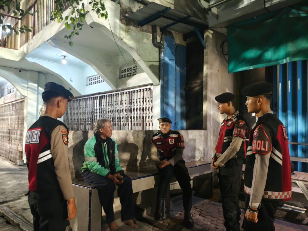 Cegah Gangguan Keamanan, Samapta Polda Kaltim Hadir di Tengah Masyarakat WhatsApp Image 2026 10 21 at 08.59.14