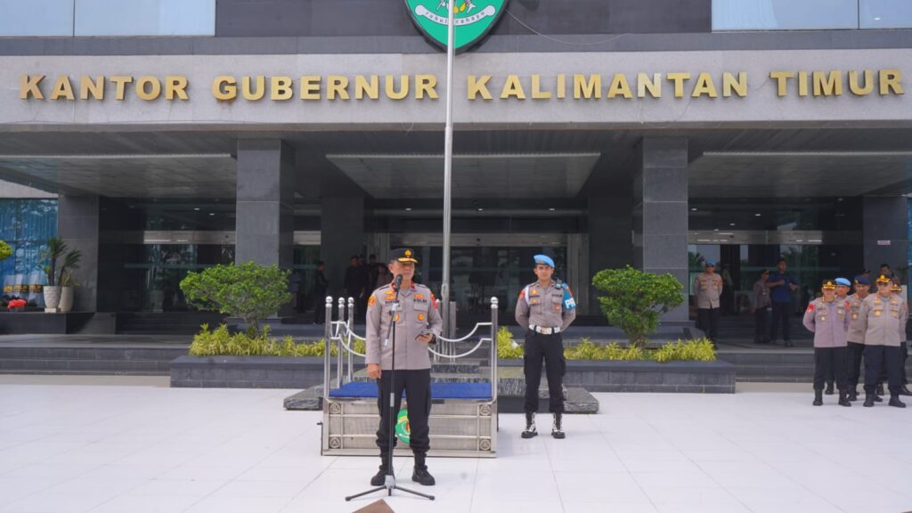 Wakapolda Kaltim Pimpin Apel Pelayanan Unjuk Rasa, Tekankan Pendekatan Humanis dan Profesional WhatsApp Image 2026 10 21 at 15.01.35