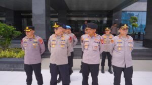 Wakapolda Kaltim Pimpin Apel Pelayanan Unjuk Rasa, Tekankan Pendekatan Humanis dan Profesional 1 WhatsApp Image 2026 10 21 at 15.01.39
