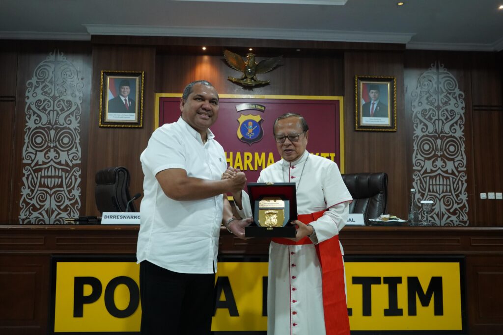 Perkuat Integritas dan Toleransi, Uskup OCI TNI-Polri Silaturahmi ke Polda Kaltim WhatsApp Image 2026 10 21 at 16.28.28