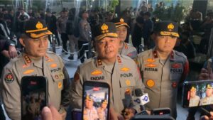 Polda Kaltim Kedepankan Pendekatan Humanis dalam Pengamanan Aksi Unjuk Rasa Mahasiswa di Kantor Gubernur 3 WhatsApp Image 2026 10 21 at 22.40.18