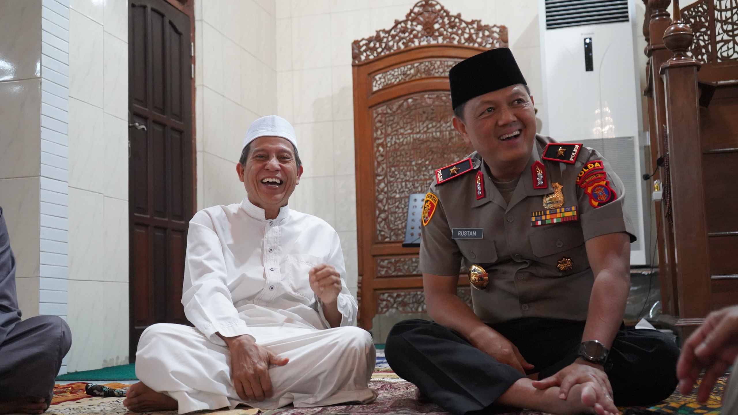 Subuh Keliling, Wakapolda Kaltim Ajak Masyarakat Bersama-sama Jaga Kamtibmas 2 WhatsApp Image 2026 10 24 at 08.03.33