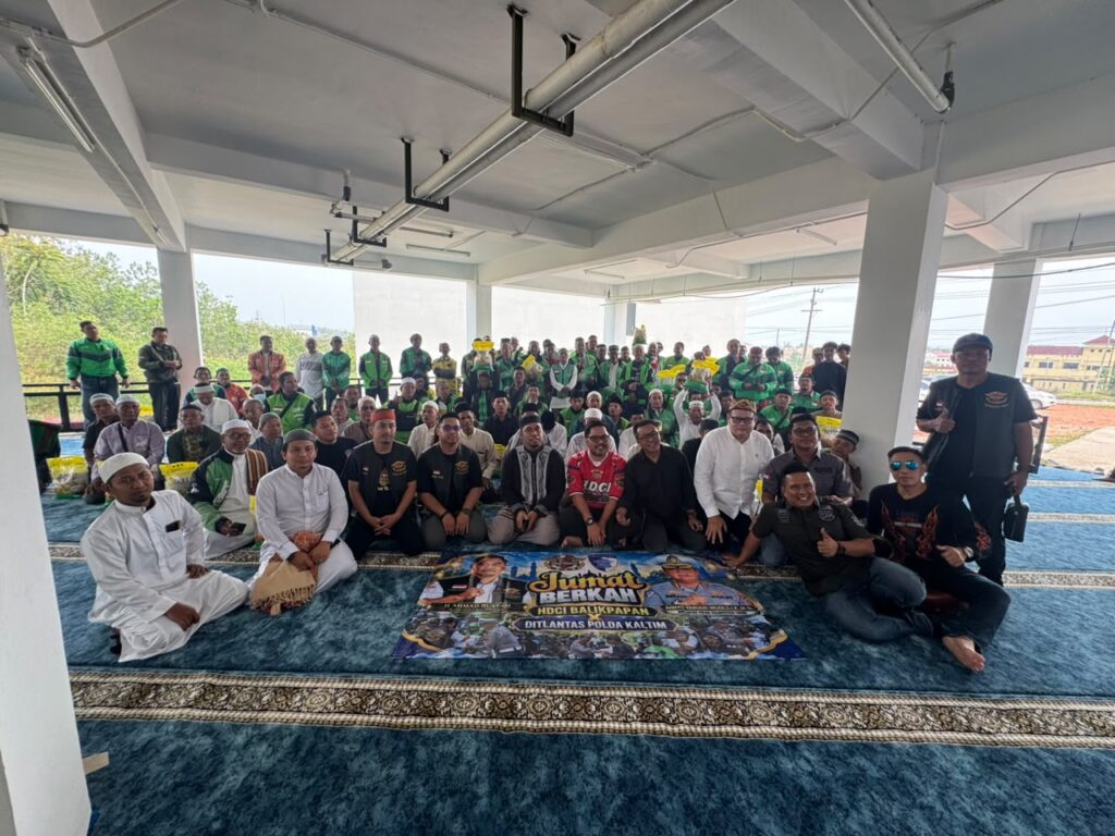Jumat Berkah Ditlantas Polda Kaltim, Perkuat Kedekatan dengan Komunitas Ojek Online WhatsApp Image 2026 10 24 at 11.24.48