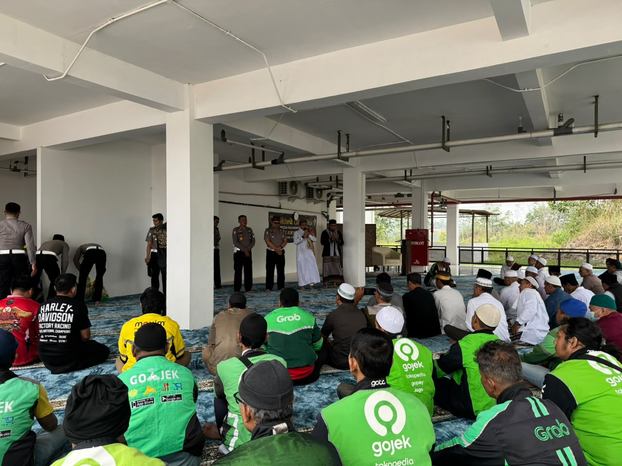 Jumat Berkah Ditlantas Polda Kaltim, Perkuat Kedekatan dengan Komunitas Ojek Online 2 WhatsApp Image 2026 10 24 at 11.24.49 2