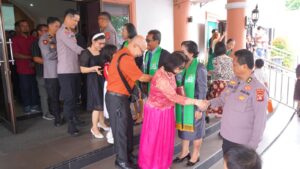 Minggu Kasih di Gereja GPIB Syalom, Kabid Keu Polda Kaltim Ajak Masyarakat Waspadai Kejahatan Digital 2 WhatsApp Image 2026 10 25 at 13.00.41