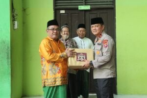 Polisi Peduli Pendidikan, Wakapolda Kaltim Kunjungi Ponpes Al Muttaqien 1 WhatsApp Image 2026 10 26 at 11.42.26
