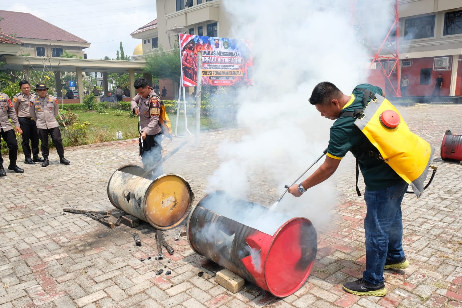 Polda Kaltim dan Universitas Mulawarman Uji Inovasi Surface Active Agent untuk Penanganan Karhutla 2 WhatsApp Image 2026 10 28 at 11.38.45