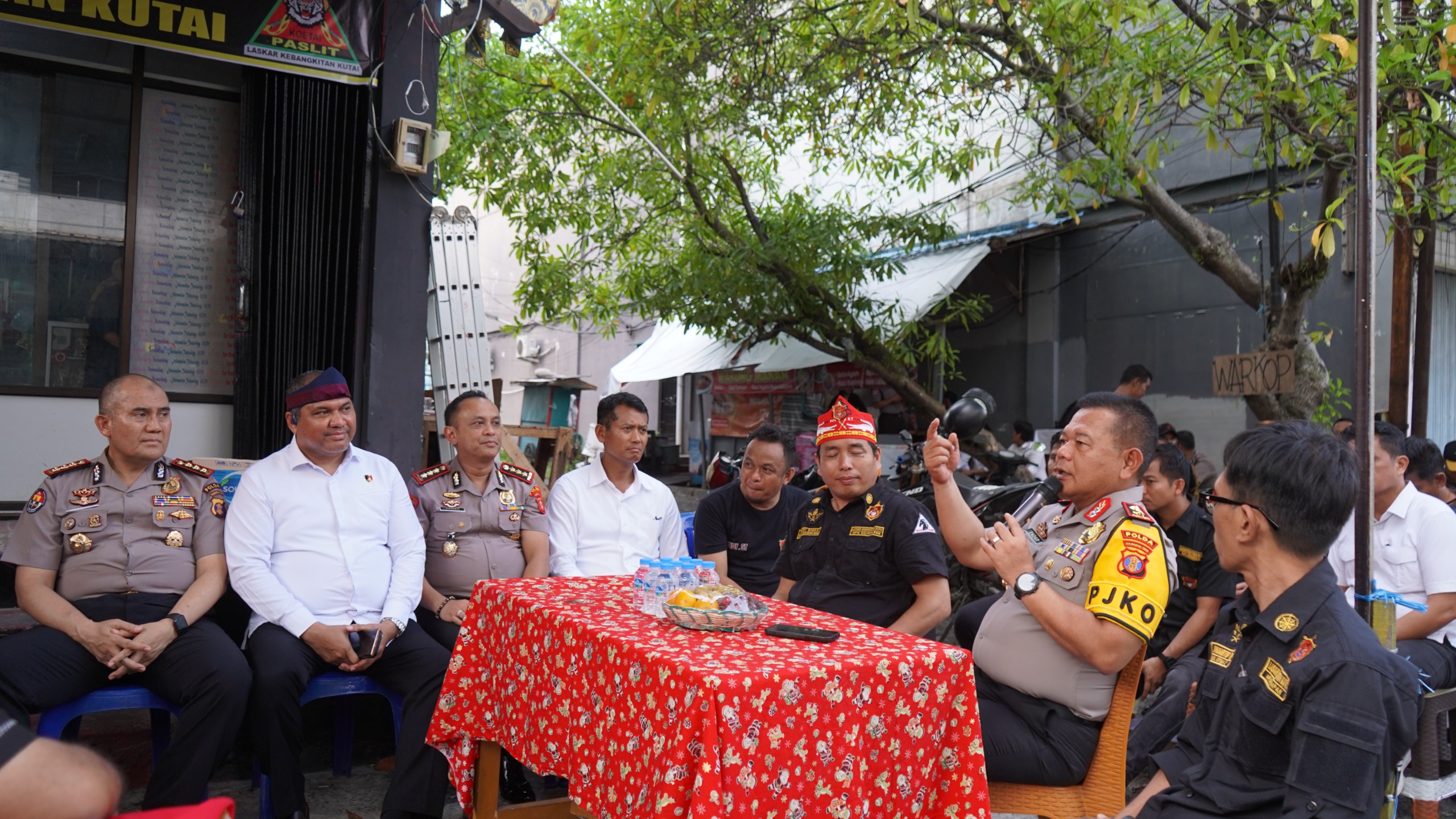 Polisi Bersama Masyarakat, Kapolda Kaltim Perkuat Silaturahmi dan Sinergi Kamtibmas Bersama Masyarakat 1 WhatsApp Image 2026 10 28 at 18.22.24