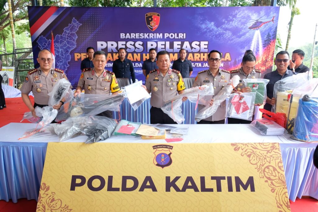 Press Release Penegakkan Hukum Karhutla, Polda Kaltim Ungkap 37 Kasus dan 33 Tersangka WhatsApp Image 2026 10 29 at 13.57.45
