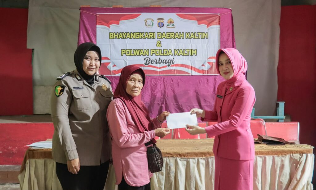Polwan Polda Kaltim Bersama Bhayangkari Salurkan Tali Asih, Wujud Kepedulian Kepada Masyarakat Balikpapan WhatsApp Image 2026 10 29 at 15.14.36 1