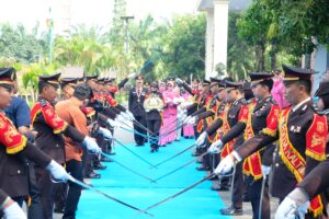 Tradisi Wisuda Purnabakti Polda Kaltim, Kapolda Sampaikan Apresiasi untuk Personel yang Purna Tugas 1 WhatsApp Image 2026 10 29 at 16.12.55 1