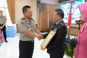 Tradisi Wisuda Purnabakti Polda Kaltim, Kapolda Sampaikan Apresiasi untuk Personel yang Purna Tugas 2 WhatsApp Image 2026 10 29 at 16.12.57