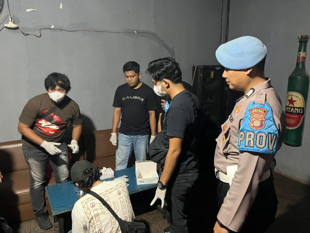 Cegah Peredaran Narkoba, Polres Kutai Barat Gelar KRYD dan Tes Urine di Tempat Hiburan Malam kubar 6
