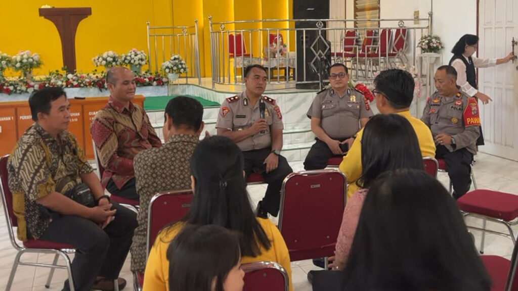 Minggu Kasih di Gereja Filadelfia, Wakapolres Paser Ajak Orang Tua Lindungi Anak dari Narkoba dan Judi Online paser
